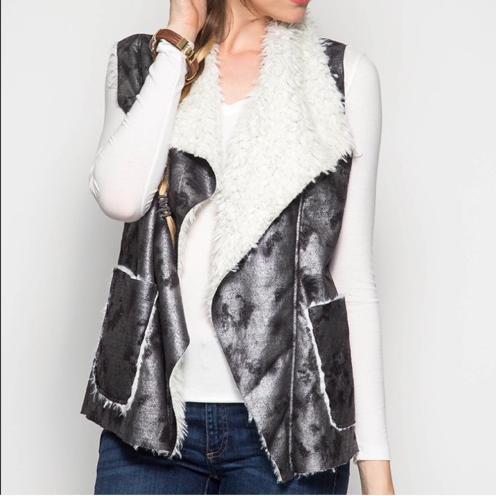 Super cute and warm vest with pockets